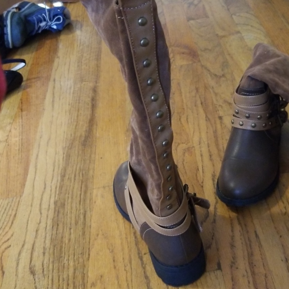 Boots - Picture 4 of 5